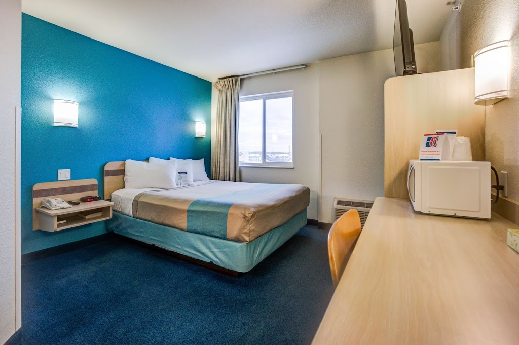 Motel 6 Stony Plain | 66 Boulder Blvd, Stony Plain, AB T7Z 1V7, Canada | Phone: (780) 968-5123