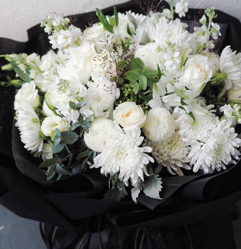 D.E.A.R. Arrangement & Design Ltd | 2672 Shelbourne St, Victoria, BC V8R 4L9, Canada | Phone: (250) 658-4846