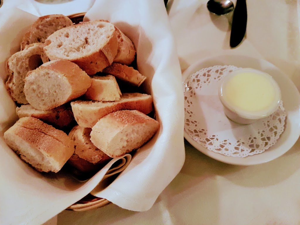 Le Montmartre | 911 Sheppard Ave W, North York, ON M3H 2T7, Canada | Phone: (416) 630-3804