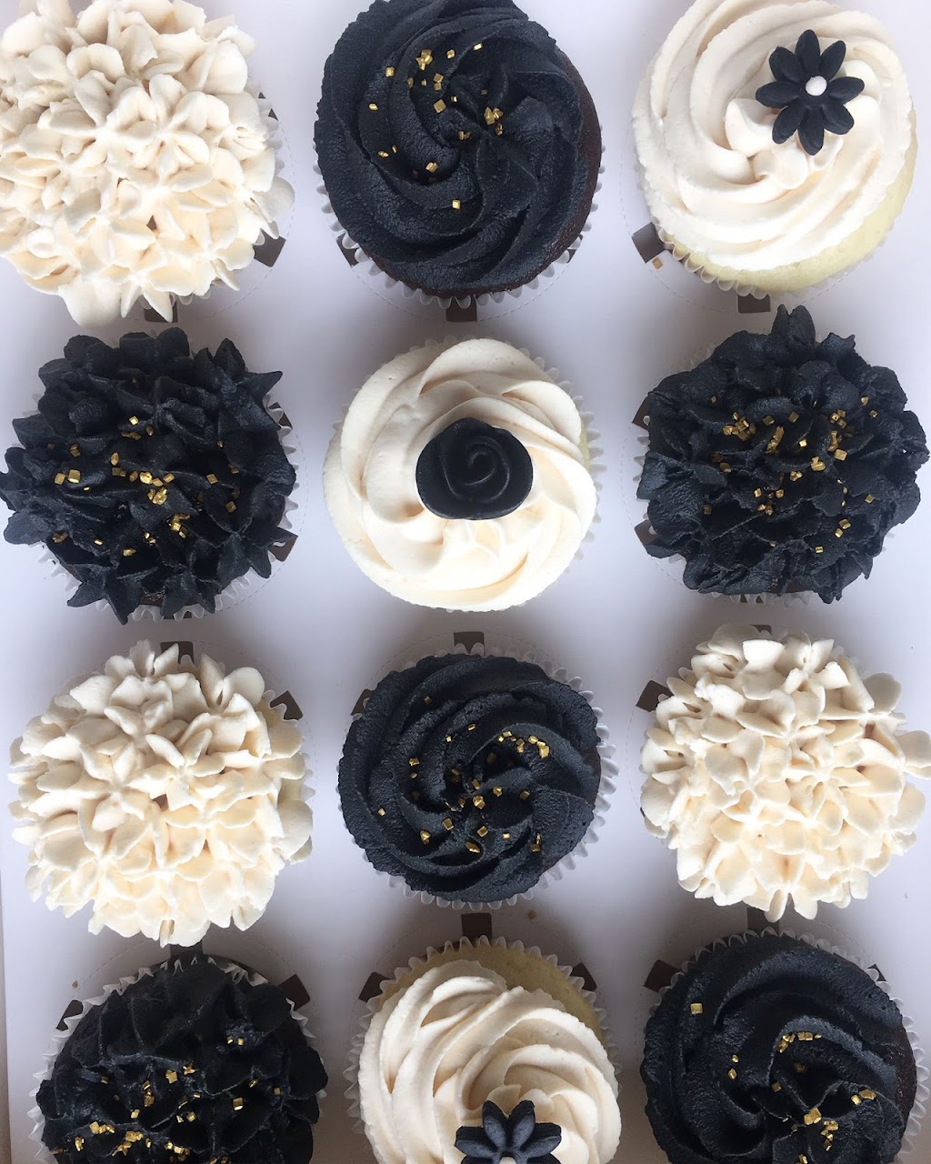 Toonie cupcakes | 8 Bridlecrest Dr SW, Calgary, AB T2Y 0H6, Canada | Phone: (825) 431-4123