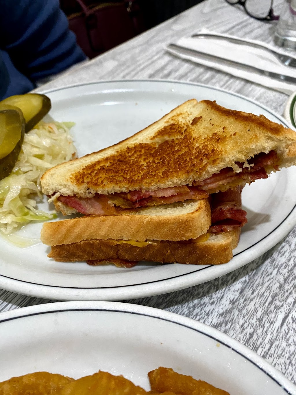 Downsview Restaurant | 2865 Keele St, North York, ON M3M 2G7, Canada | Phone: (416) 633-1350