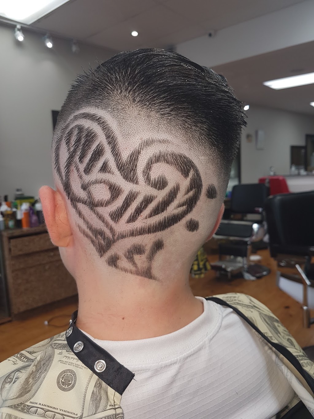 FRESH KUT BARBER SALON | 212 Queen St E, Brampton, ON L6V 1W2, Canada | Phone: (647) 867-3028