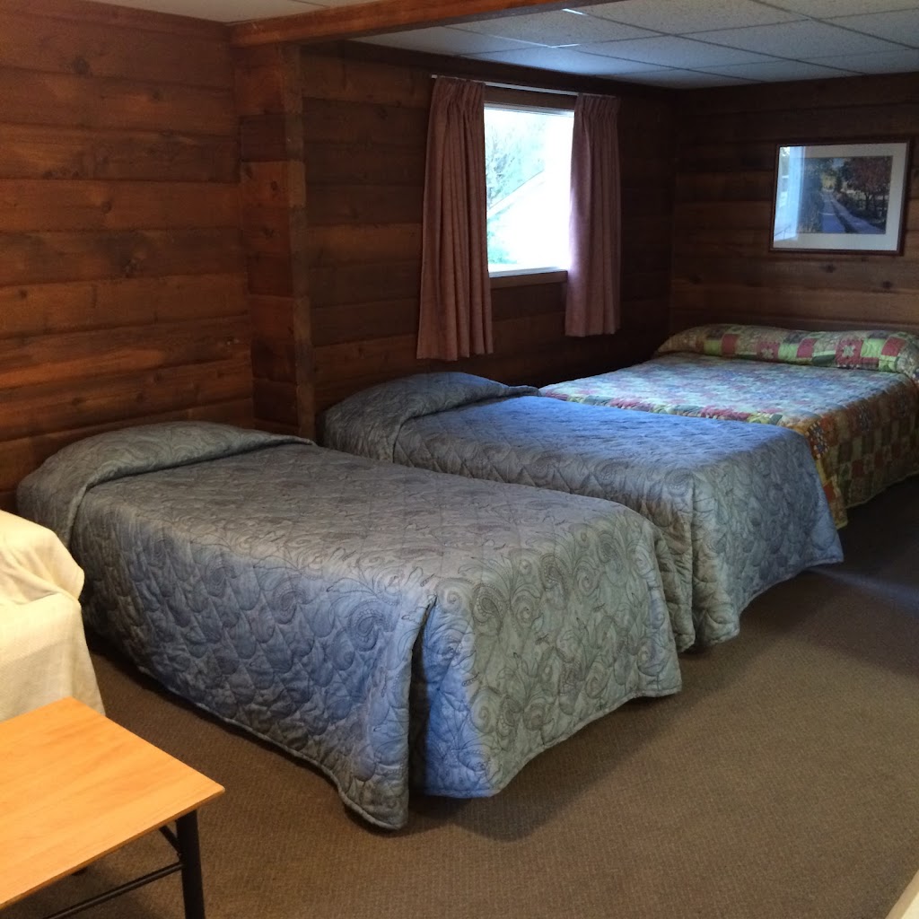 Raccoon Lodge Motel | 4515 Lakeshore Dr, Sylvan Lake, AB T4S 1C3, Canada | Phone: (403) 887-5423