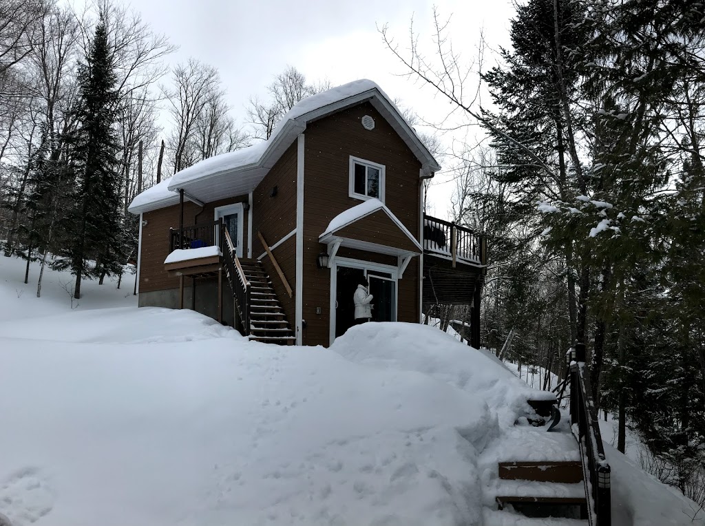 Chalet Des Gélinottes | 3257 Chemin des Gélinottes, Labelle, QC J0T 1H0, Canada | Phone: (514) 606-7524