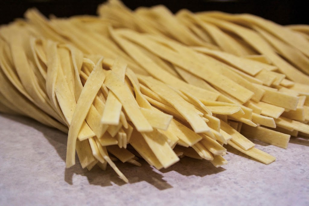 Maison Des Pâtes Pasta Bella | 3535 Autoroute Jean-Noël Lavoie Ouest, Marché Public 440, Laval, QC H7P 5G9, Canada | Phone: (450) 687-4644