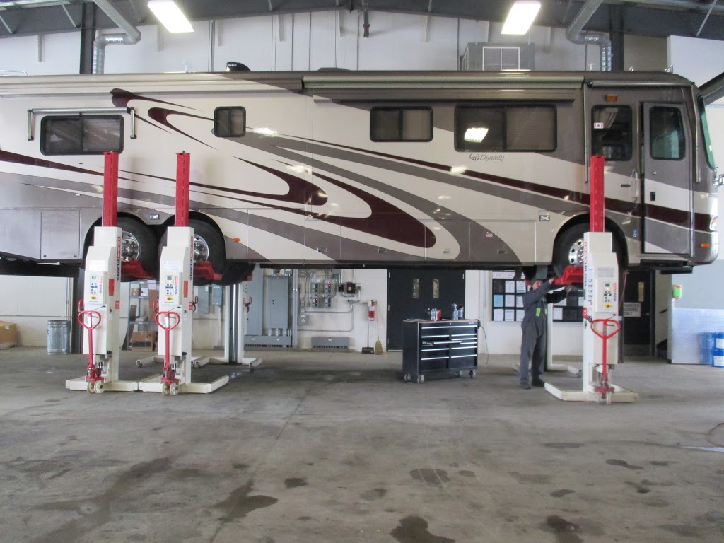 First Truck Centre Edmonton South | 4504 Roper Rd NW, Edmonton, AB T6B 3R1, Canada | Phone: (780) 413-9422