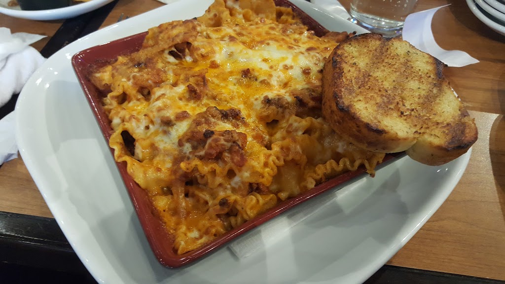 Boston Pizza Bingemans | 425 Bingemans Centre Dr, Kitchener, ON N2B 3X7, Canada | Phone: (519) 745-8888