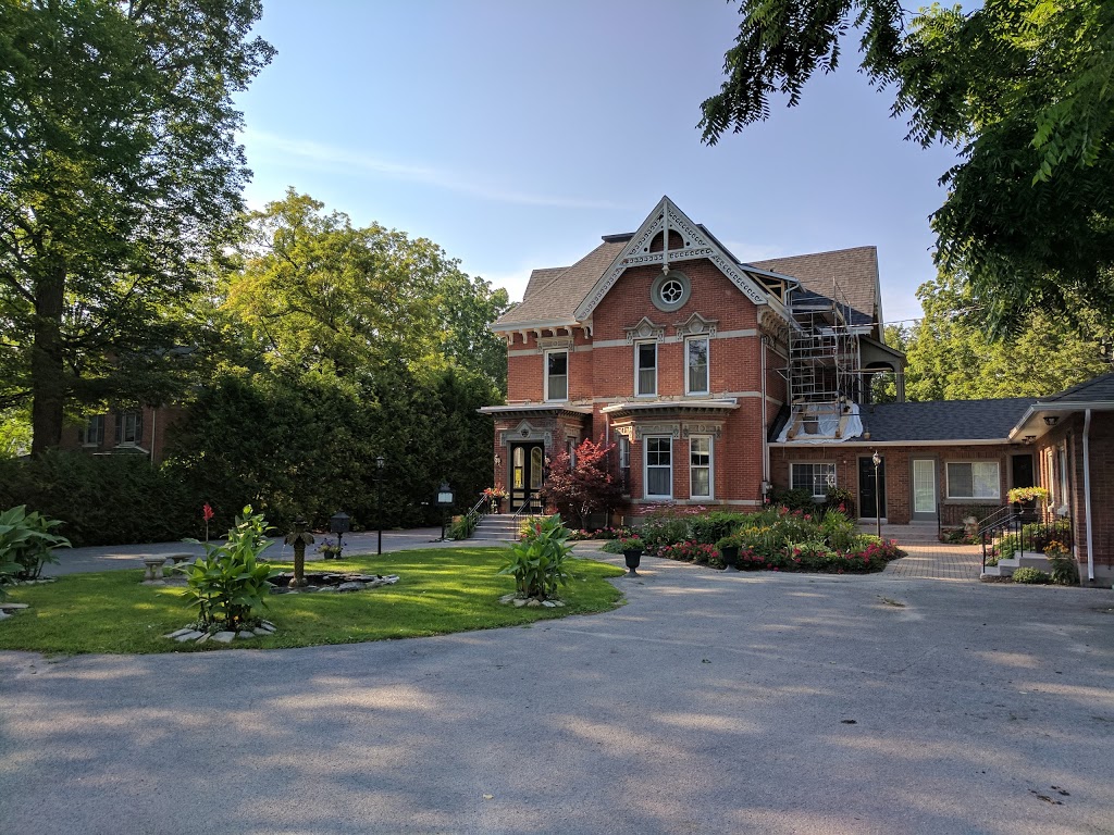 The Woodview Inn | 250 King St W, Gananoque, ON K7G 2G6, Canada | Phone: (844) 382-1110
