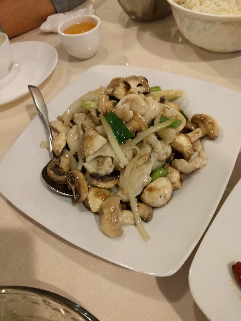 Dragon Tavern Restaurant | 971 Montreal Rd, Ottawa, ON K1K 0S6, Canada | Phone: (613) 746-7777