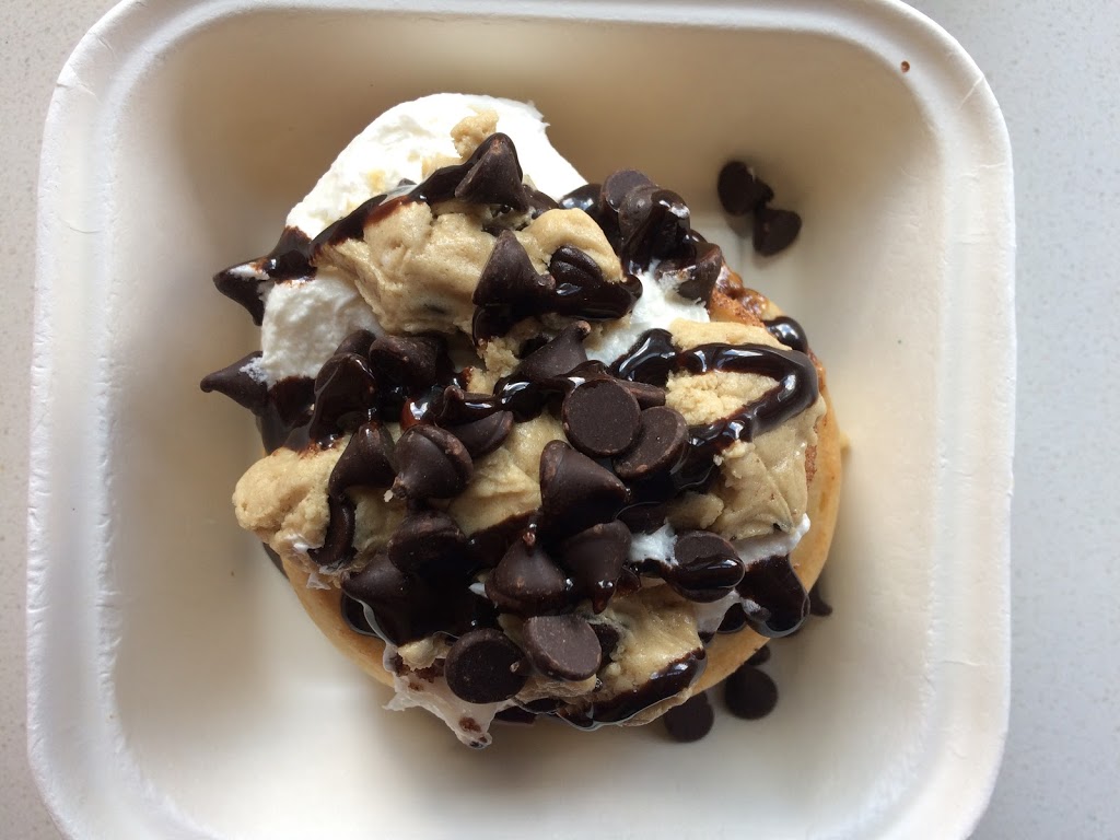 Cinnaholic | 10075 109 St NW, Edmonton, AB T5J 0J7, Canada | Phone: (587) 521-2111