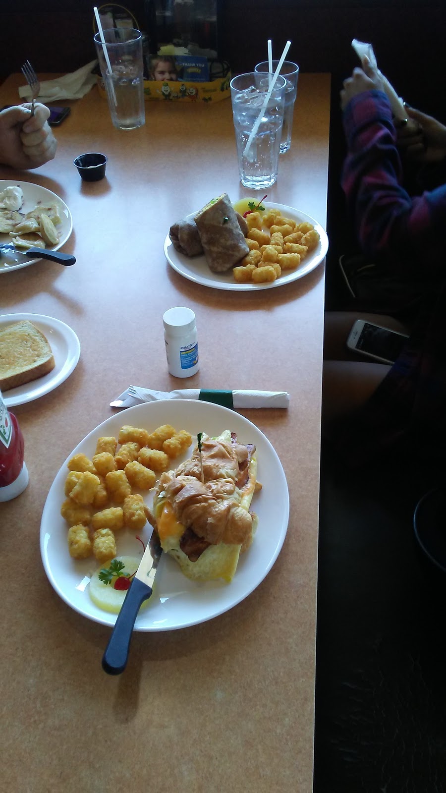 Humptys Family Restaurants | 6510 4 St NE, Calgary, AB T2K 6H2, Canada | Phone: (403) 457-9902