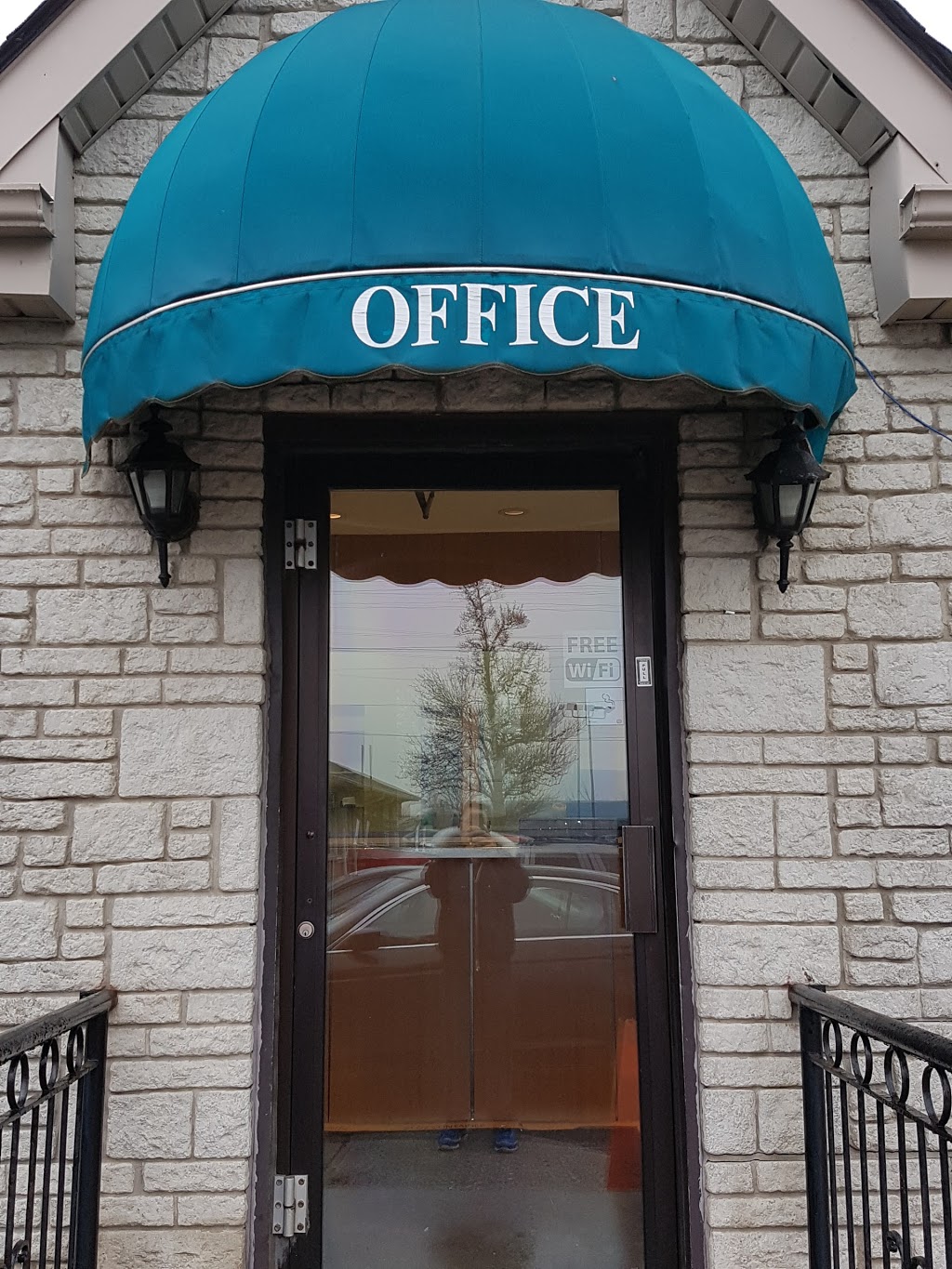 Pinecrest Motel | 2641 Hwy 7, Concord, ON L4K 1V8, Canada | Phone: (905) 669-1928