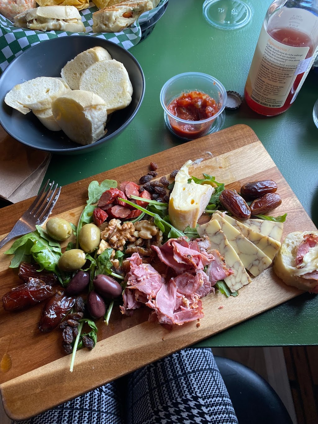 KWE Café & Auberge | 1912 Rue Principale, Pohénégamook, QC G0L 1J0, Canada | Phone: (418) 859-2706
