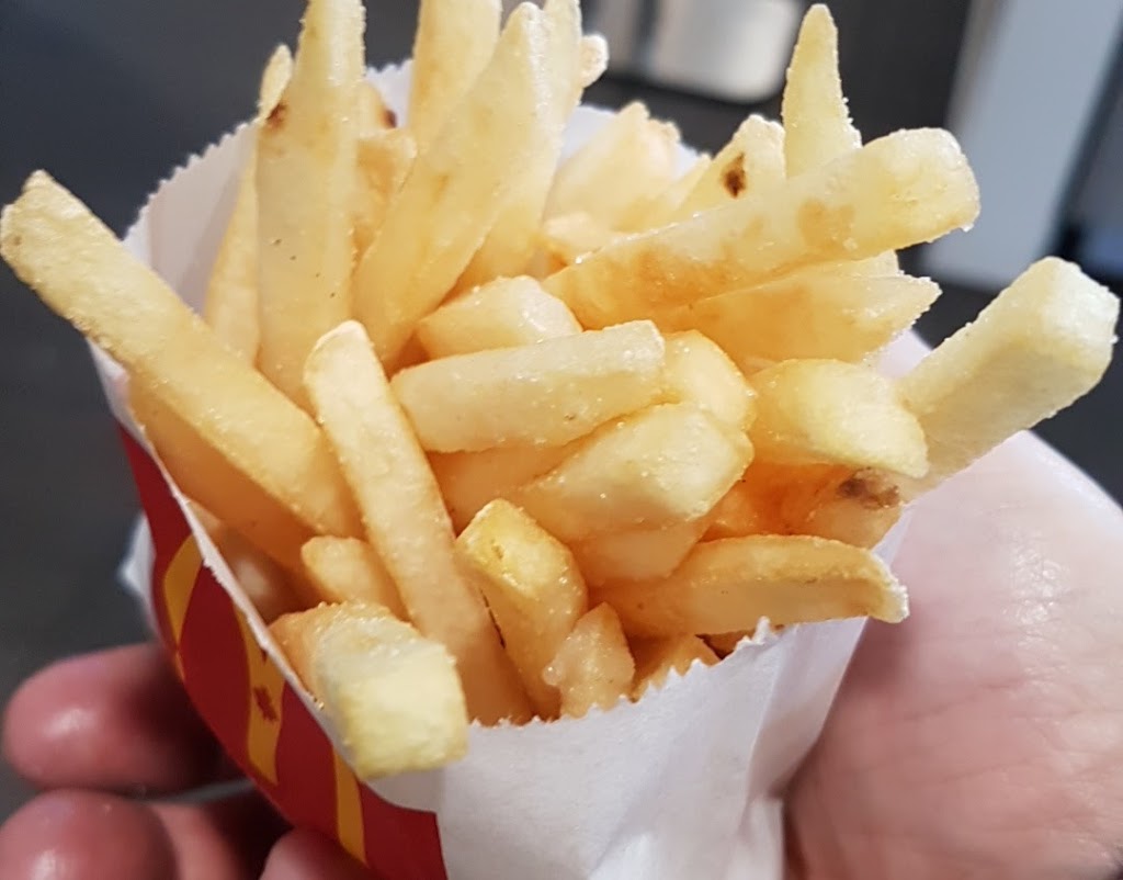McDonalds | 201 Chain Lake Dr, Halifax, NS B3S 1C8, Canada | Phone: (902) 445-0577