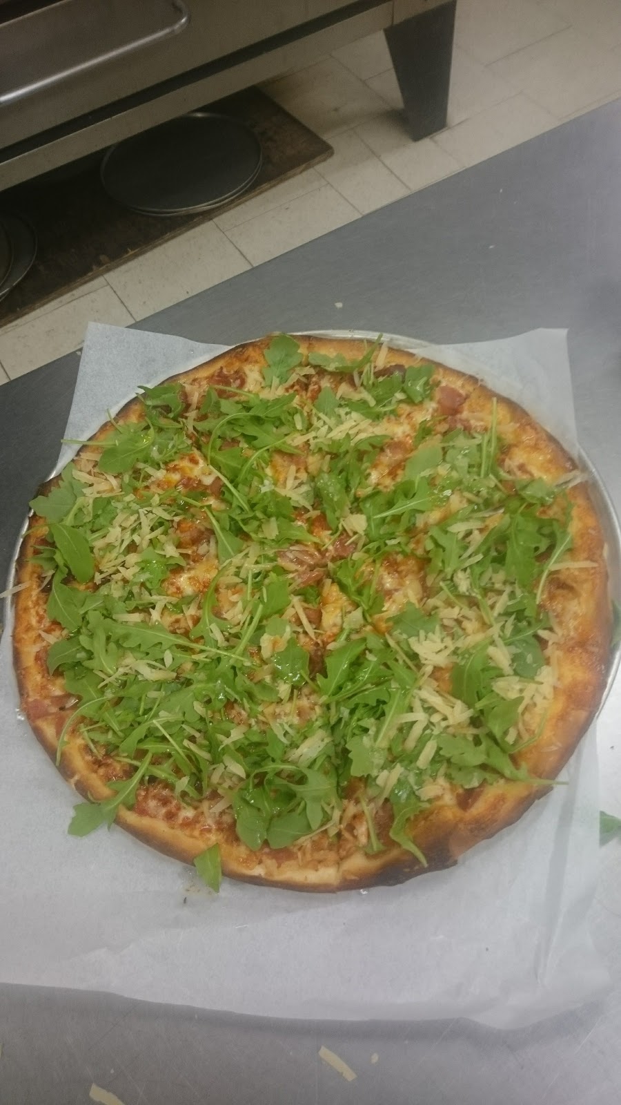 Volcanos Pizzeria | 1409 Pelham St, Fonthill, ON L0S 1E5, Canada | Phone: (905) 892-1144