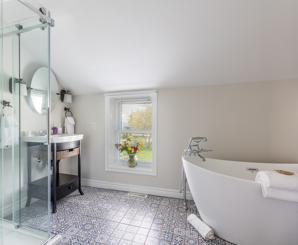 Wellington Willows Boutique Bed & Breakfast | 341 Wellington Main St, Wellington, ON K0K 3L0, Canada | Phone: (613) 399-5055
