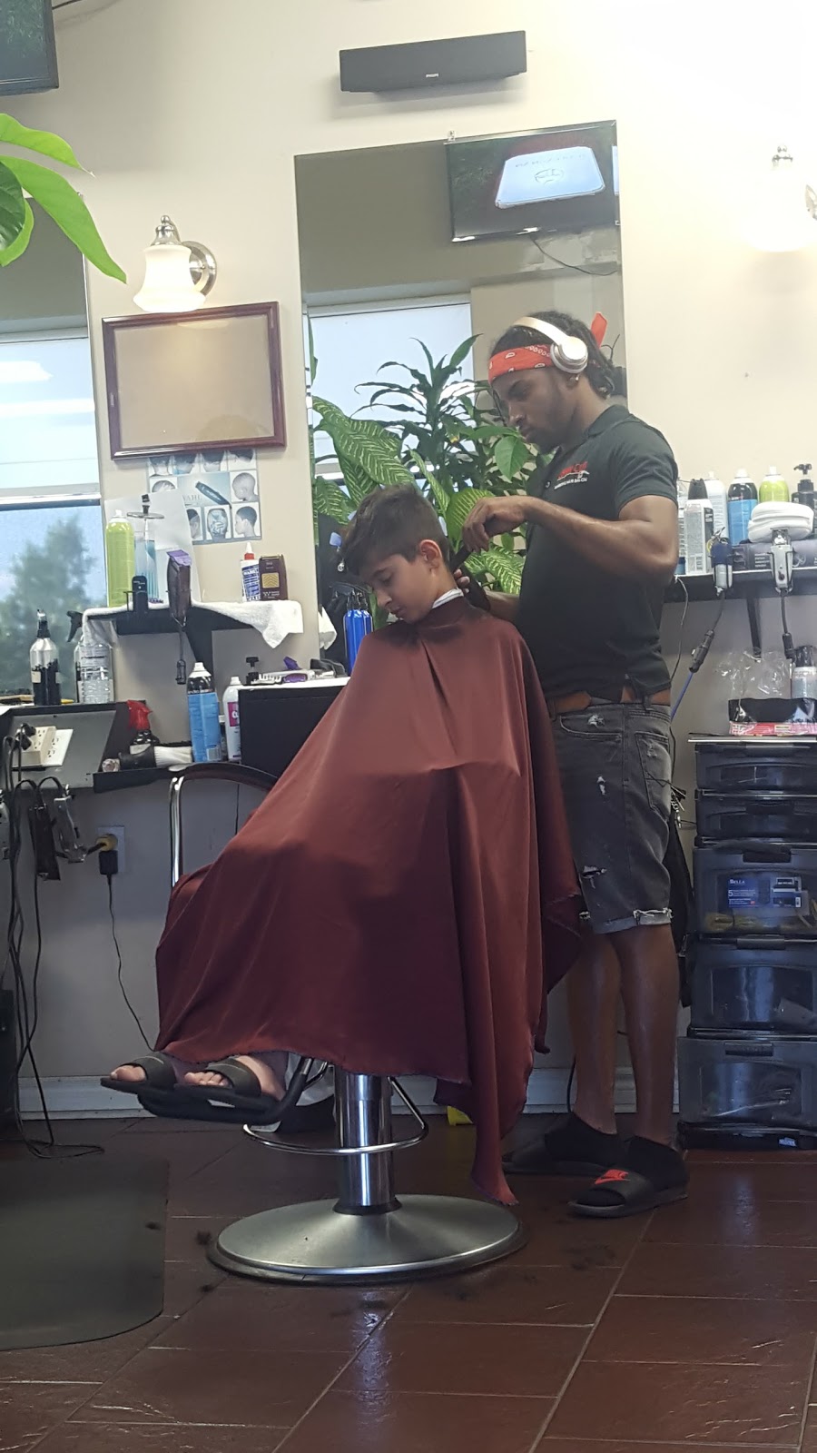 Upper Cut | 433 Wanless Dr, Brampton, ON L7A 0N9, Canada | Phone: (905) 846-2220