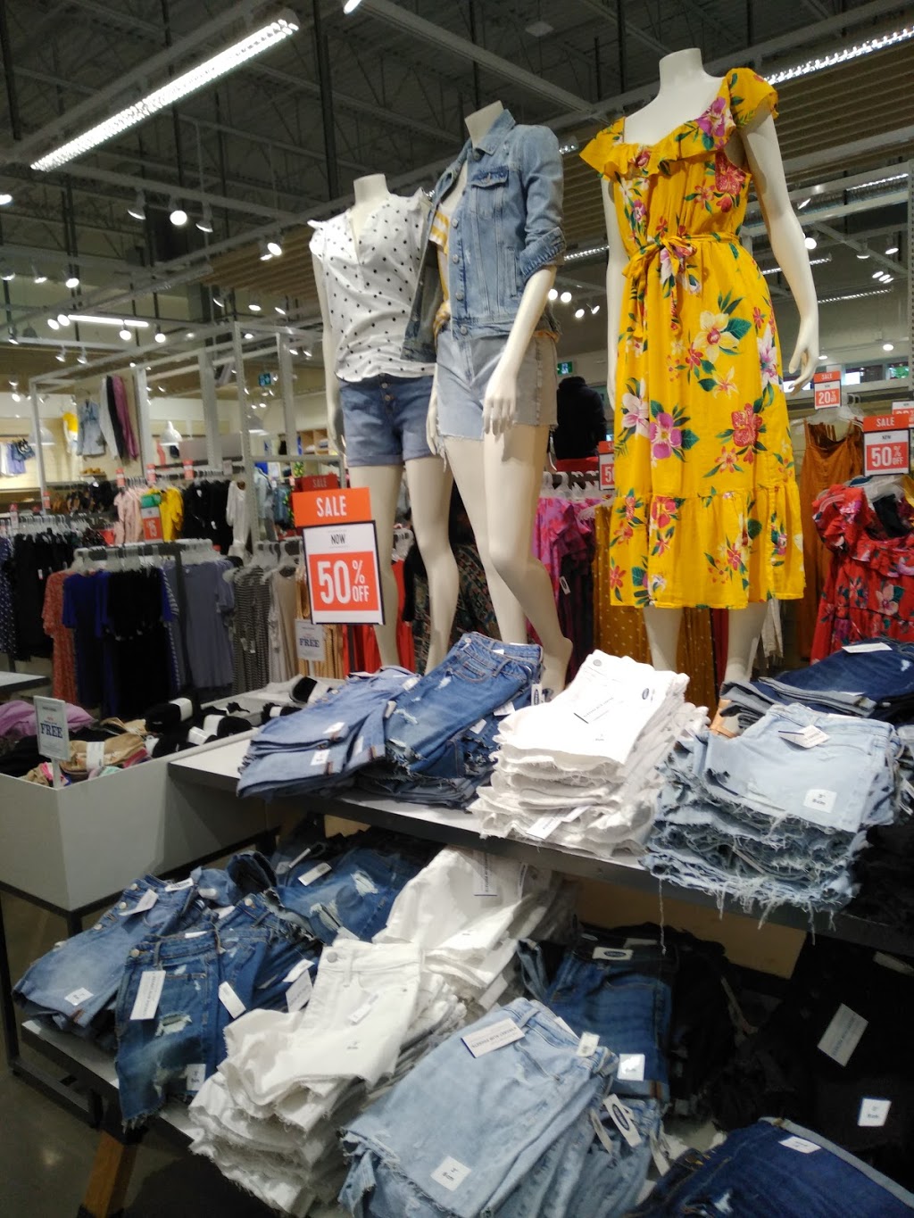 Old Navy Outlet | clothing store | 805 Boyd St E200, New Westminster, BC V3M 5X2, Canada | 6045154334 OR +1 604-515-4334