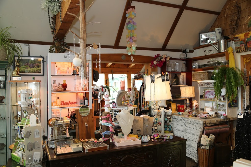 Fleuriste St-Donat Enr | 984 Rue Principale, Saint-Donat-de-Montcalm, QC J0T 2C0, Canada | Phone: (819) 424-2661