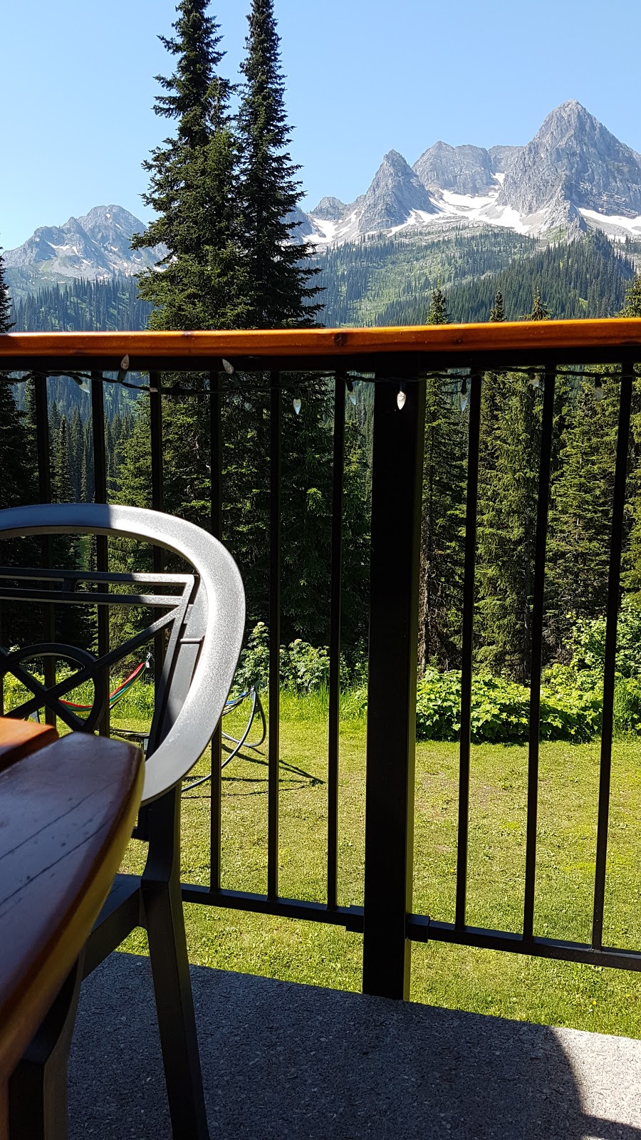 Bear Bistro at Island Lake Lodge | Cedar Valley Road, Fernie, BC V0B 1M0, Canada | Phone: (250) 423-3700