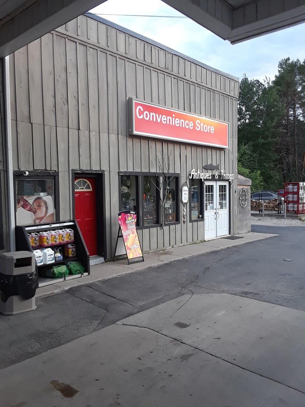 Blue Mountain Convenience | 209814 ON-26, The Blue Mountains, ON L9Y 3Z2, Canada | Phone: (705) 444-2885