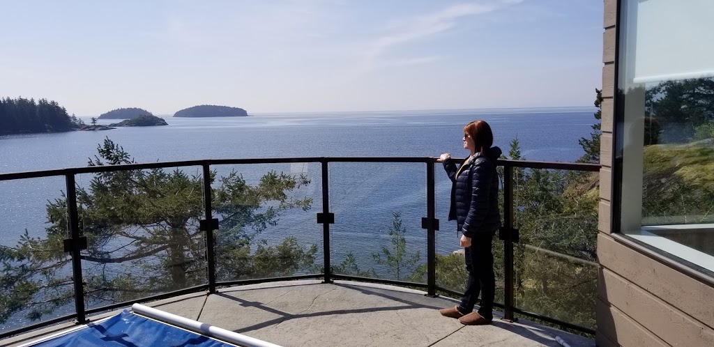 Eagles Perch Bed & Breakfast | 286 Arbutus Reach, Gibsons, BC V0N 1V8, Canada | Phone: (909) 859-4757