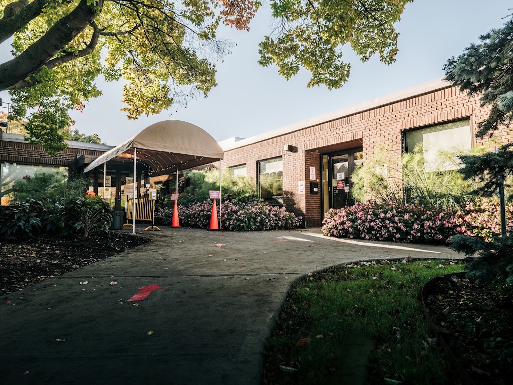 Hôtel de Ville de Beaconsfield | 303 Bd Beaconsfield, Beaconsfield, QC H9W 4A7, Canada | Phone: (514) 428-4400