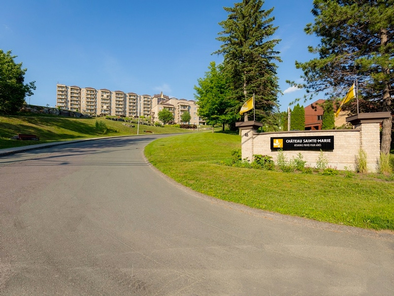 Château Bellevue S E C | 46 Avenue du Bocage, Sainte-Marie, QC G6E 0B1, Canada | Phone: (418) 387-4623
