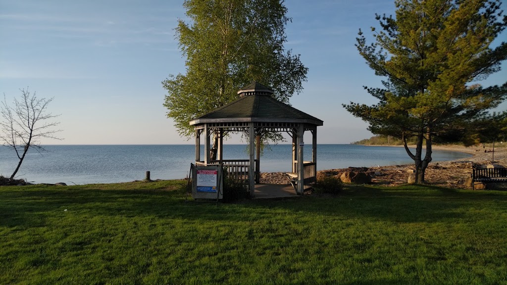Point Clark Lighthouse National Historic Site | 530 Lighthouse Rd, Point Clark, ON N2Z 2X3, Canada | Phone: (519) 395-2494