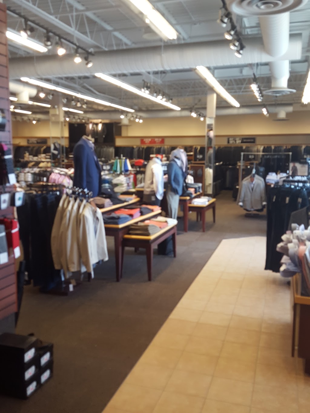 Moores Clothing for Men | 500 Fairway Rd S, Kitchener, ON N2C 1X3, Canada | Phone: (519) 893-1241