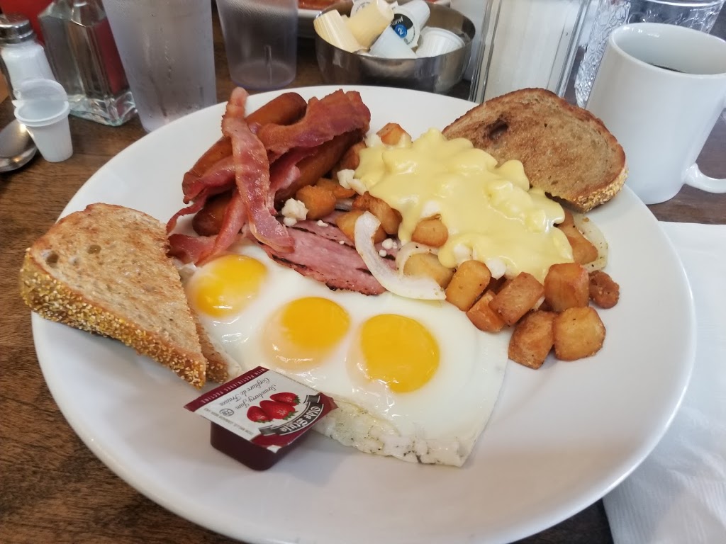 Royals Restaurant | 6152 Perth St, Richmond, ON K0A 2Z0, Canada | Phone: (613) 838-2222