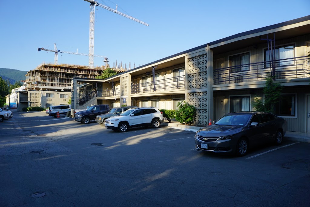Travelodge by Wyndham Vancouver Lions Gate | 2060 Marine Dr, North Vancouver, BC V7P 1V7, Canada | Phone: (604) 985-5311