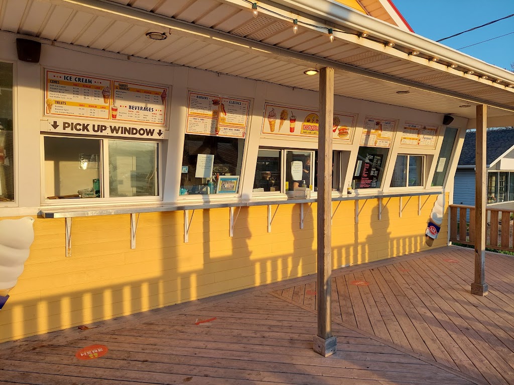 Deckers Dairy Bar & Grill Cornwall | 655 Main St, Cornwall, PE C0A 1H0, Canada | Phone: (902) 892-0222