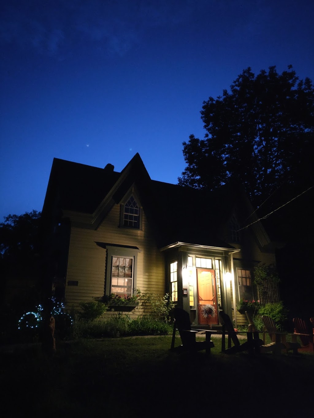 Fishermans daughter B&B | 97 Edgewater St, Mahone Bay, NS B0J 2E0, Canada | Phone: (902) 624-0660