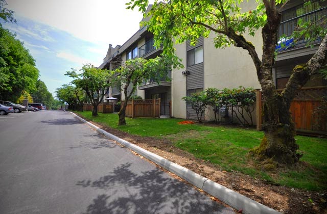 Wellesley Manor | 1916 McCallum Rd, Abbotsford, BC V2S 3M8, Canada | Phone: (604) 852-0827
