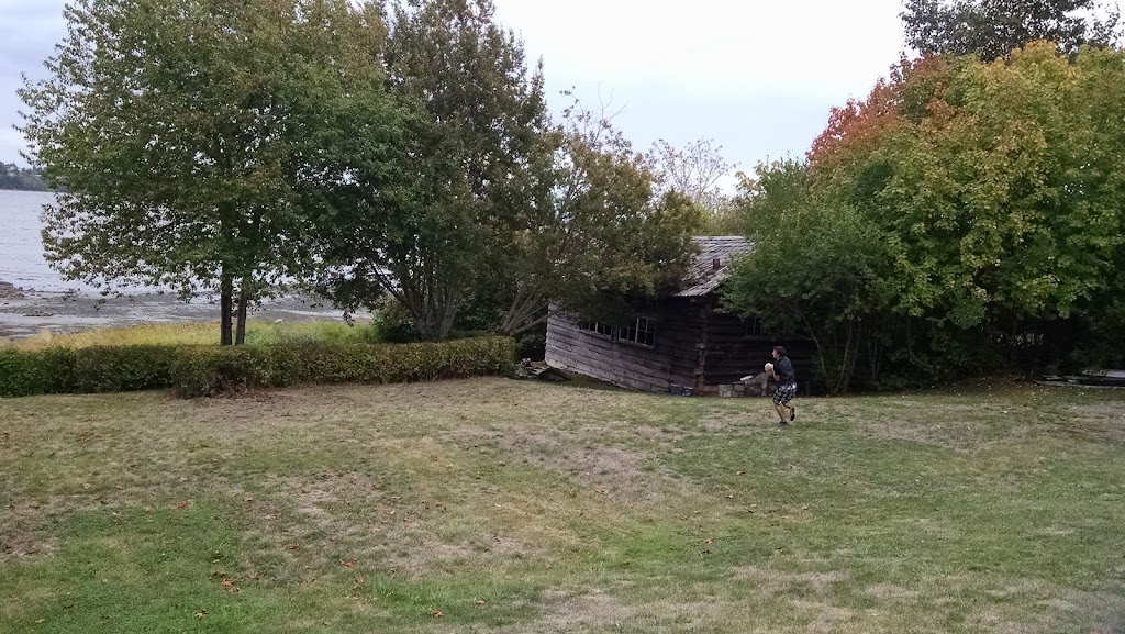 Courtenay Beach House | 3541 Beachwood Rd, Courtenay, BC V9N 9T7, Canada | Phone: (604) 813-9440
