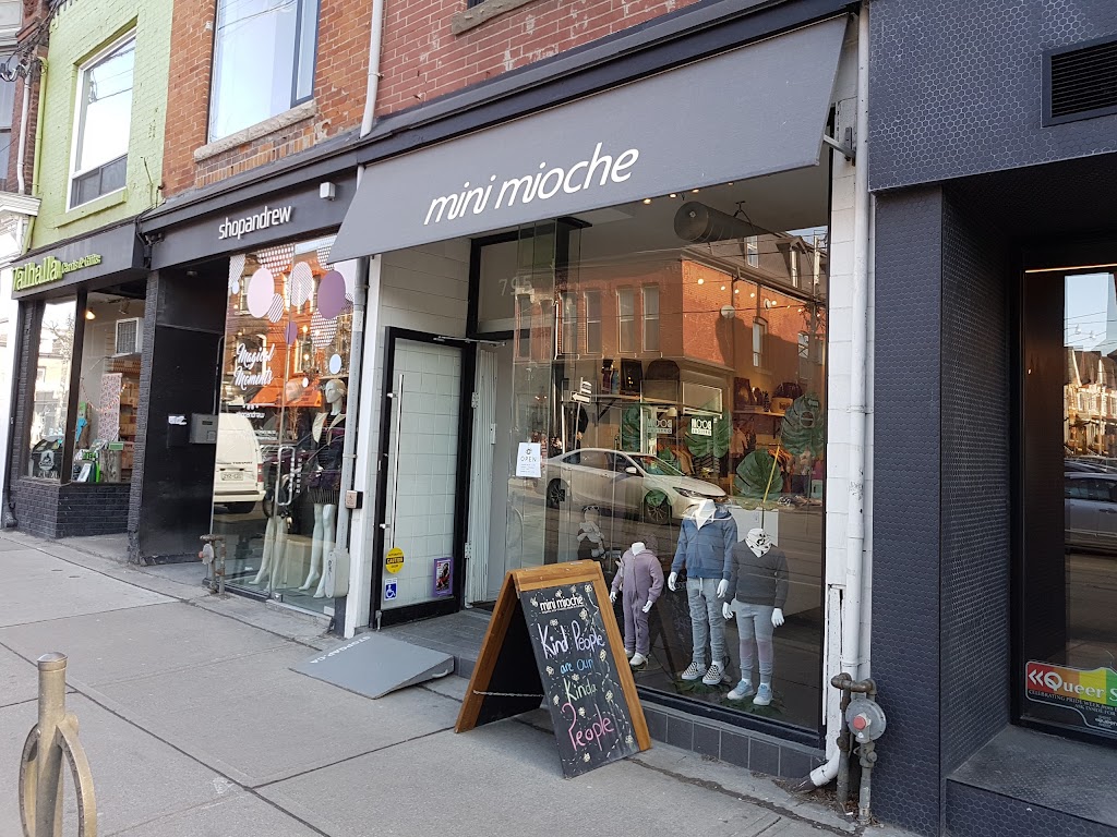 mini mioche | 58 Wade Ave, Toronto, ON M6H 1P6, Canada | Phone: (647) 347-3918