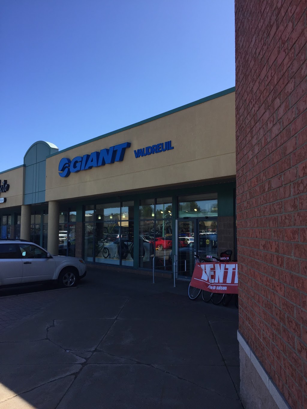 Giant Vaudreuil | 585 Avenue Saint-Charles Unit 435, Vaudreuil-Dorion, QC J7V 8P9, Canada | Phone: (450) 510-5115