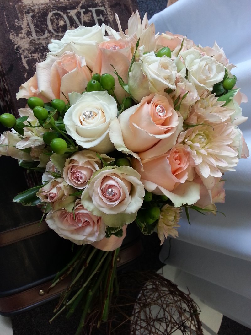 Petals of Love | 1258 Talbot St, St Thomas, ON N5P 1G9, Canada | Phone: (519) 637-5777