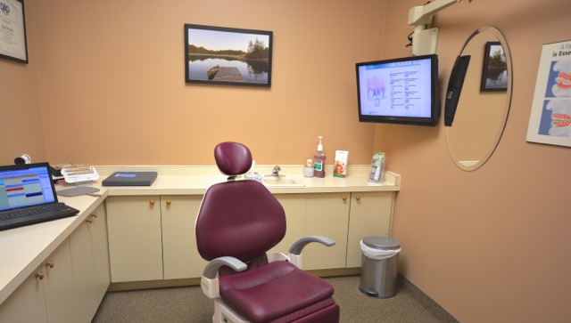 Verroche Denture Clinic | 284 Geneva St, St. Catharines, ON L2N 2E8, Canada | Phone: (905) 937-6060