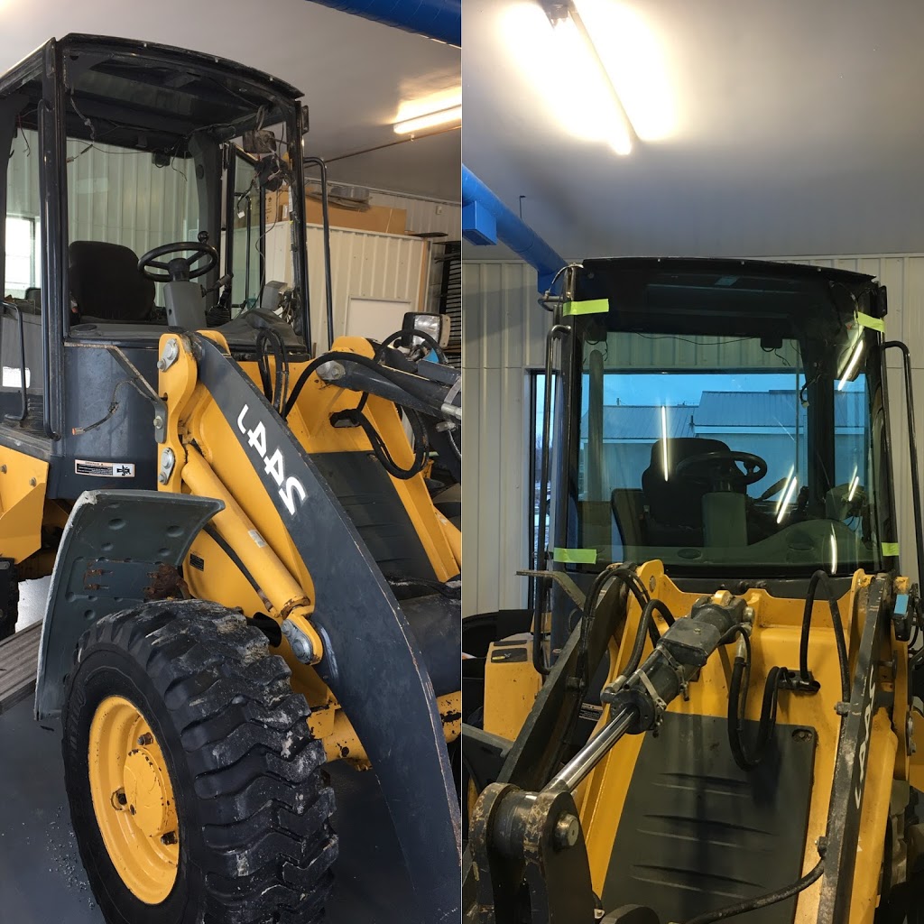 AKERS AUTO GLASS-LINDSAY | 664 Monarch Rd, Lindsay, ON K9V 4R8, Canada | Phone: (705) 324-9554