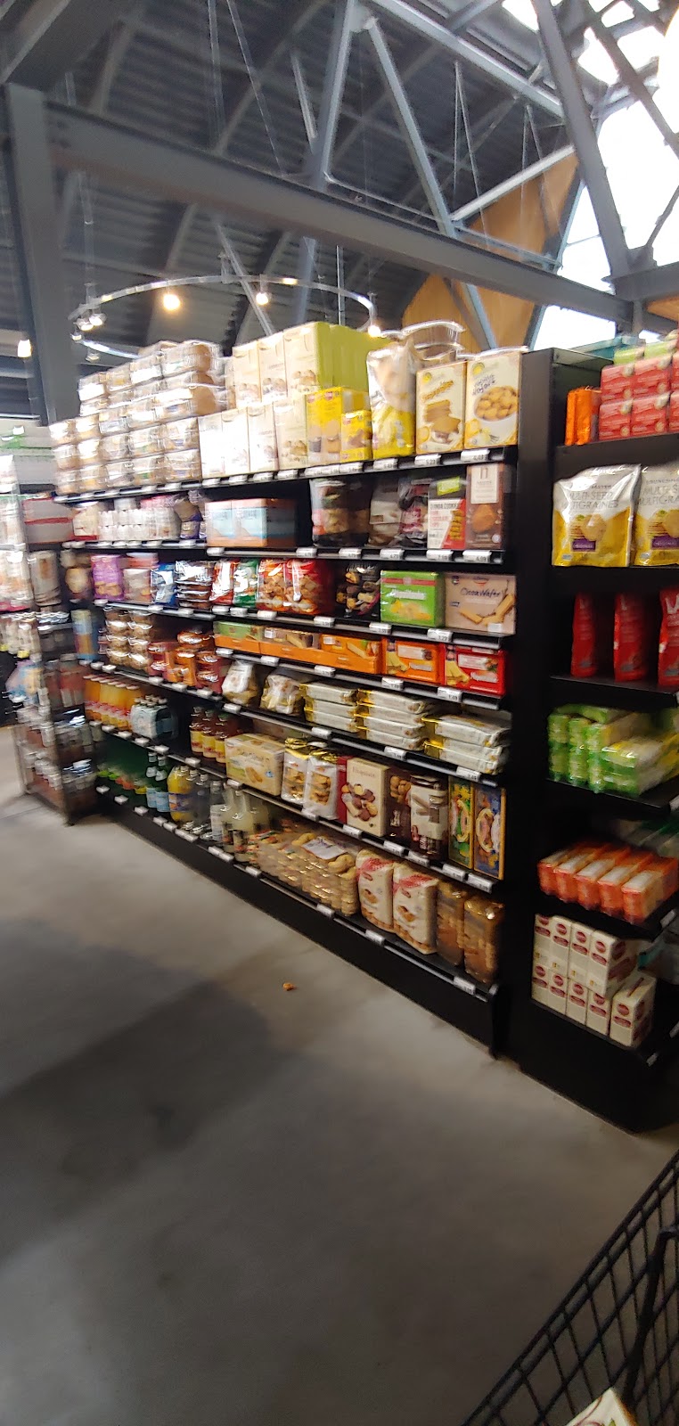 Freds Farm Fresh International Market | 2144 Huron Church Rd, Windsor, ON N9C 2L7, Canada | Phone: (519) 966-2241
