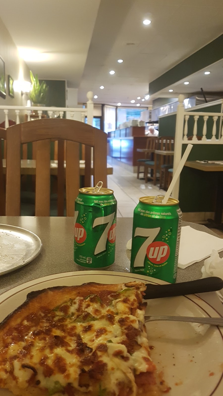 Restaurant Centrale Pizzeria | 7610 Rue Centrale, LaSalle, QC H8P 1K9, Canada | Phone: (514) 363-7444