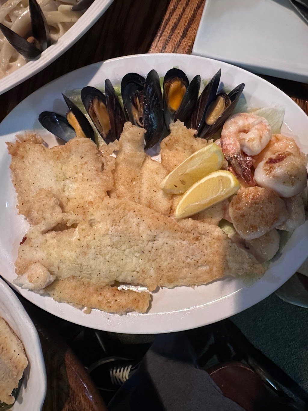 Le Gabriel Restaurant & Lounge | 15424 Main St,, Chéticamp, NS B0E 1H0, Canada | Phone: (902) 224-3685