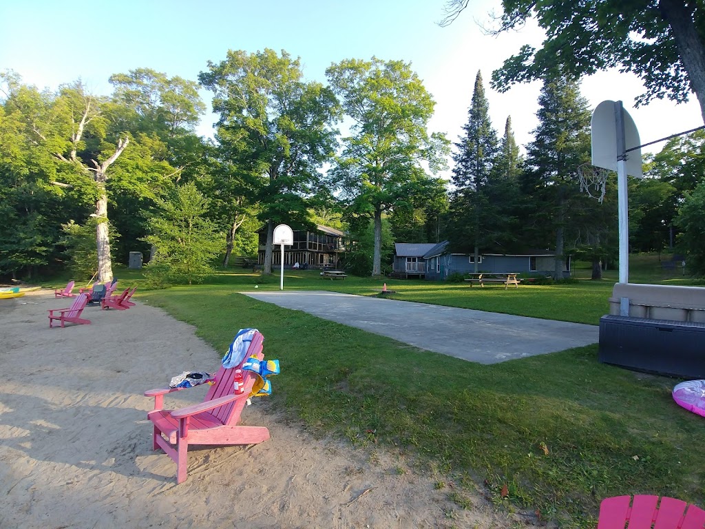 Silver Eagle Resort | 1127 Sir Sam Evans Rd, Eagle Lake, ON K0M 1M0, Canada | Phone: (905) 904-2906
