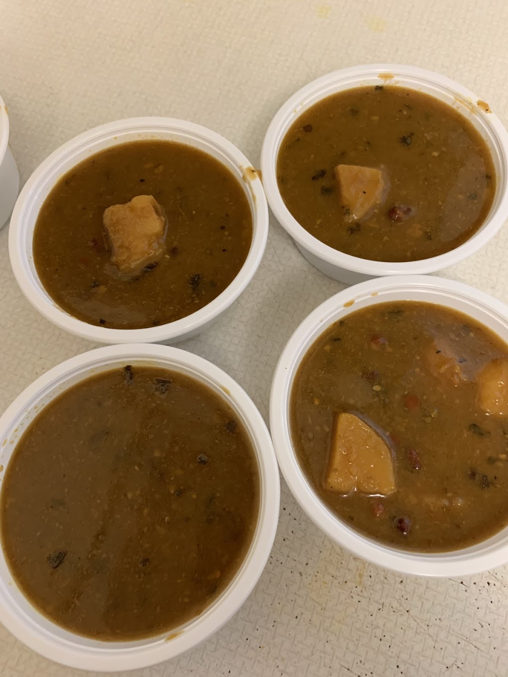 Gillz tiffin service | 2125 Bakerview St, Abbotsford, BC V2T 3B2, Canada | Phone: (604) 217-4122