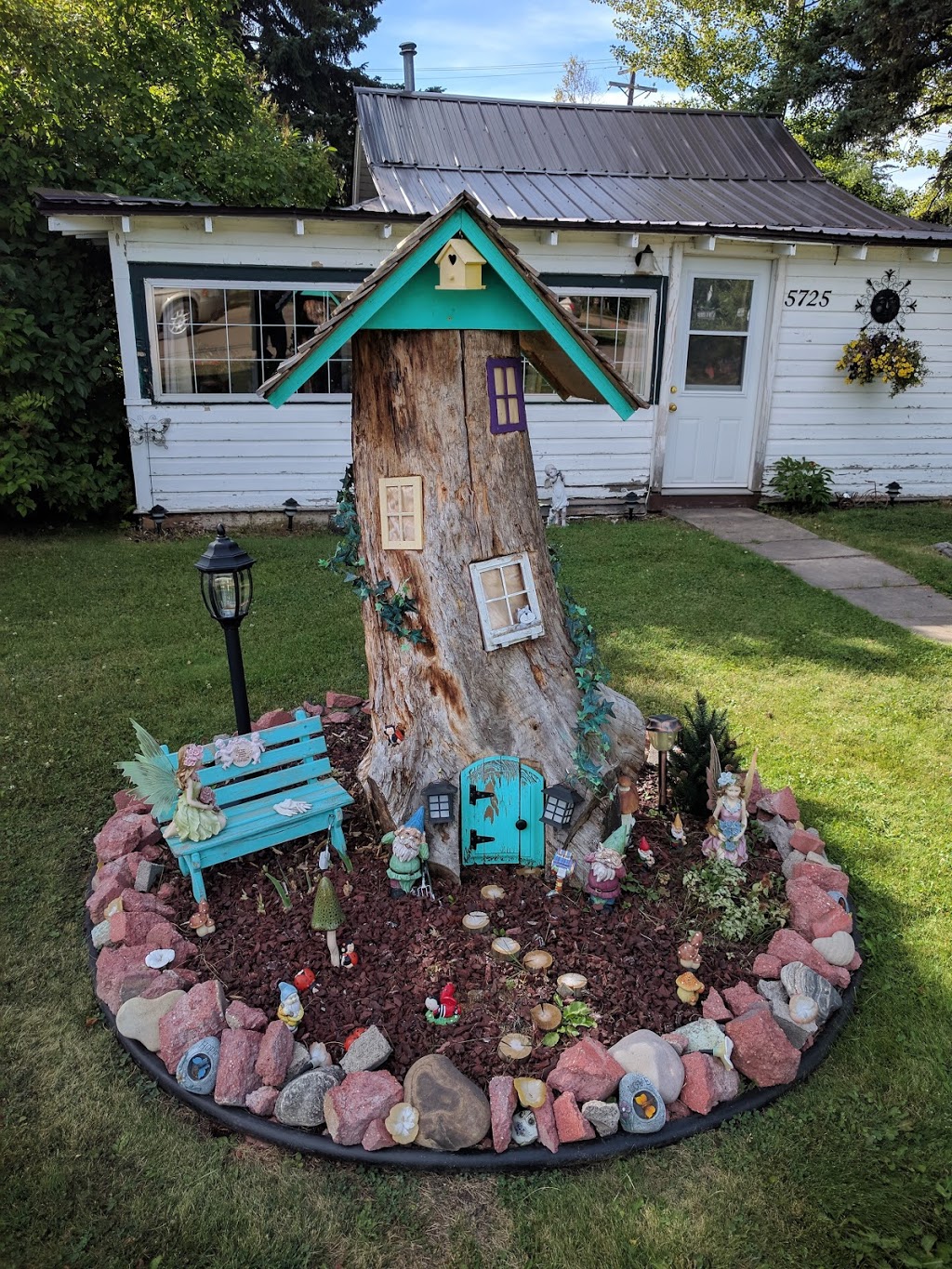 Cedar Crest Inn | 5402 Lake Dr, Mulhurst, AB T0C 2C0, Canada | Phone: (780) 456-5969