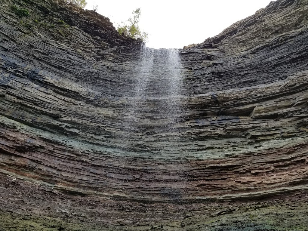 Devils Punchbowl Parking Lot | 204 Ridge Rd, Stoney Creek, ON L8J 2W1, Canada