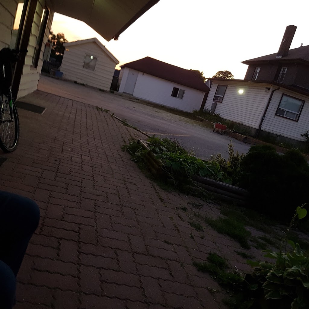 Pine Ridge Motel | 1607 Durham Regional Hwy 2, Courtice, ON L1E 2R7, Canada | Phone: (905) 436-2080