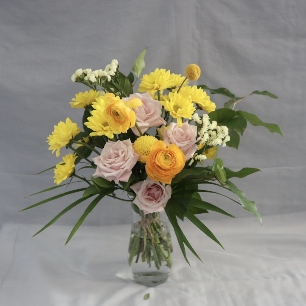 Green vase Flower | 46 Aspen Stone Manor SW, Calgary, AB T3H 0H3, Canada | Phone: (403) 870-6557